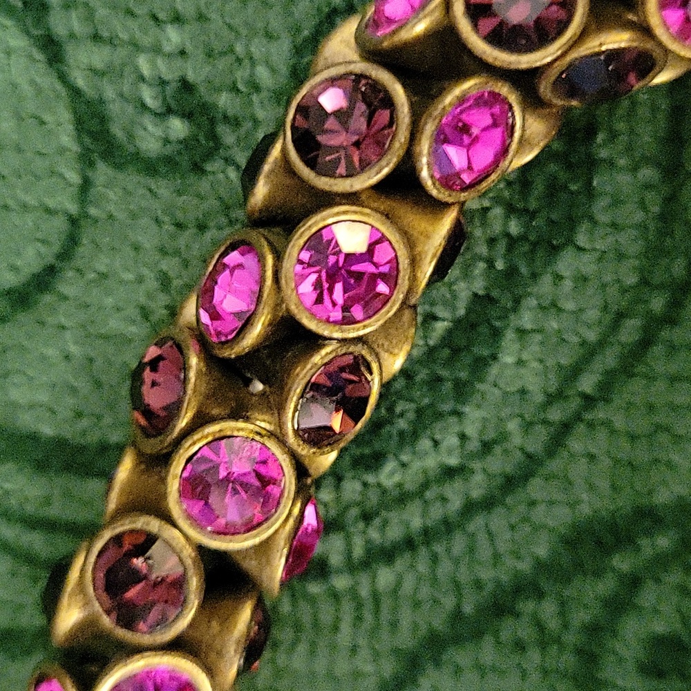 Pink purple faceted stones set in antique gold stretch quality bracelet Like New - Picture 4 of 5